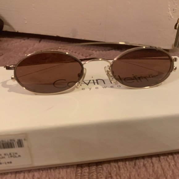 Calvin Klein 90s Style sunglasses - Picture 3 of 4